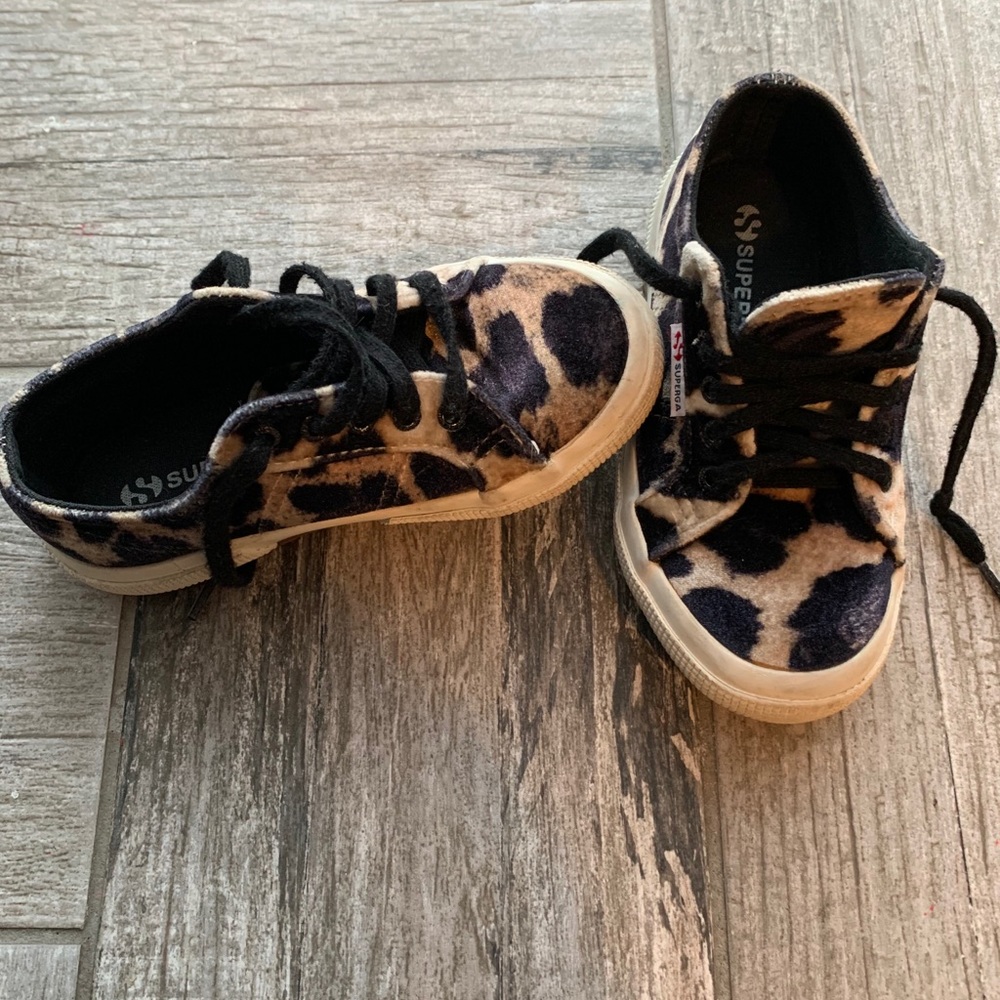 Girls shoes